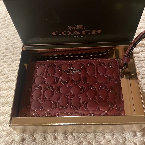 Coach burgundy wristlet - Picture 2 of 7